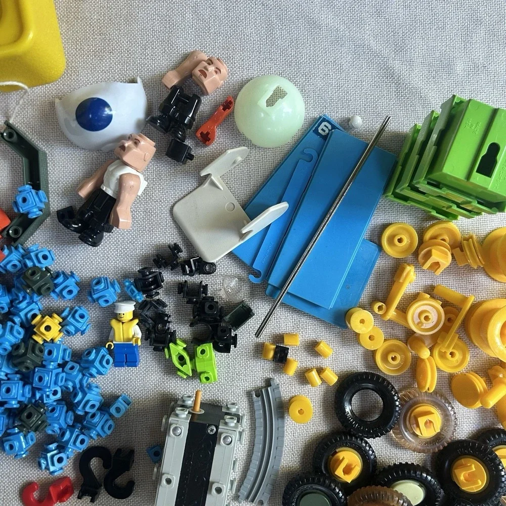 Vintage Fisher Price Construx 283pcs Building Mixed Parts Yellow Hard Case 1980s